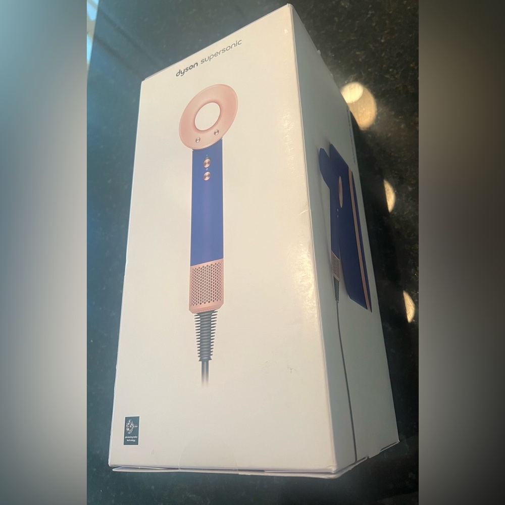 NEVER USED NWT Dyson supersonic hairdryer with attachments